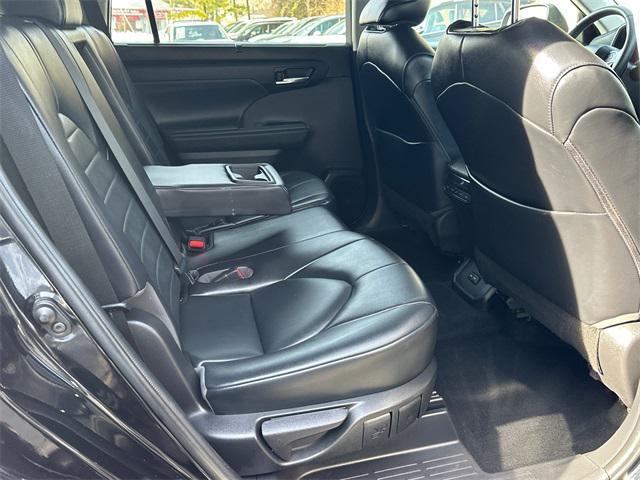 used 2022 Toyota Highlander car, priced at $31,834