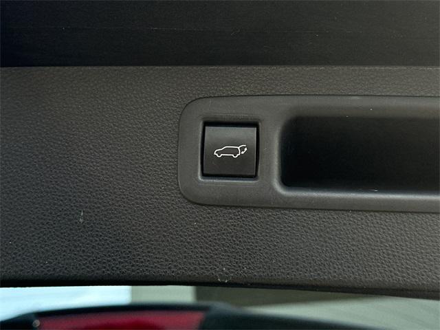 used 2022 Toyota Highlander car, priced at $31,834