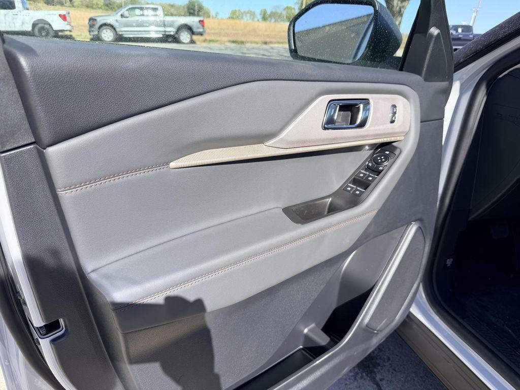 new 2026 Ford Explorer car, priced at $40,199