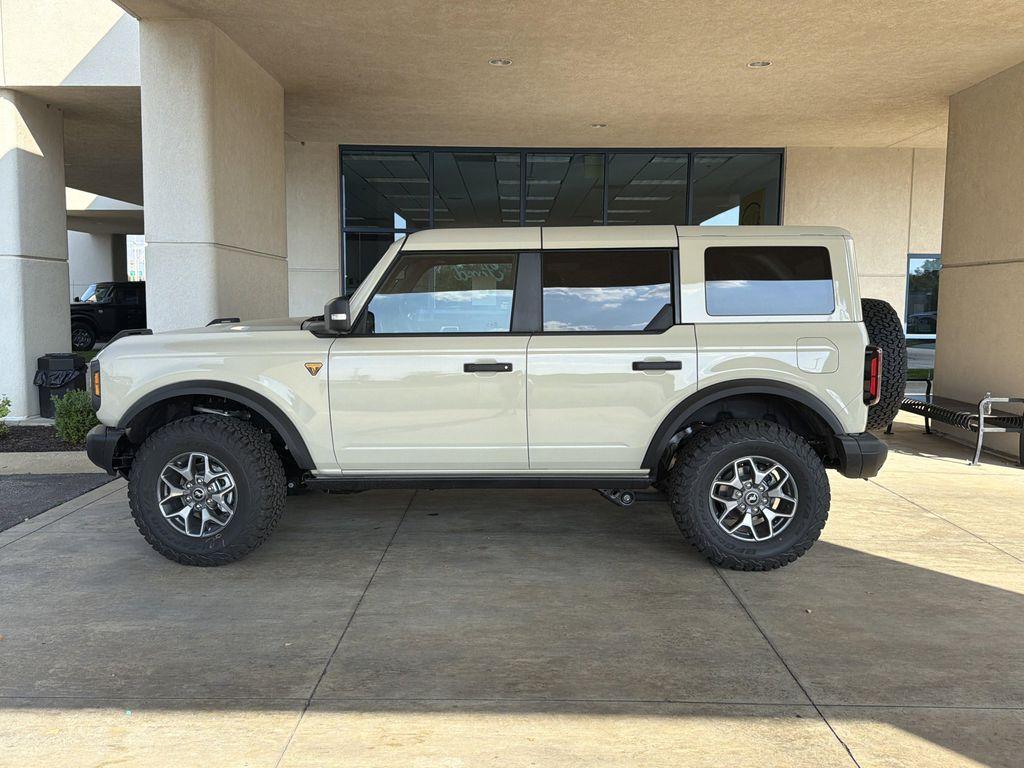 new 2025 Ford Bronco car, priced at $60,652
