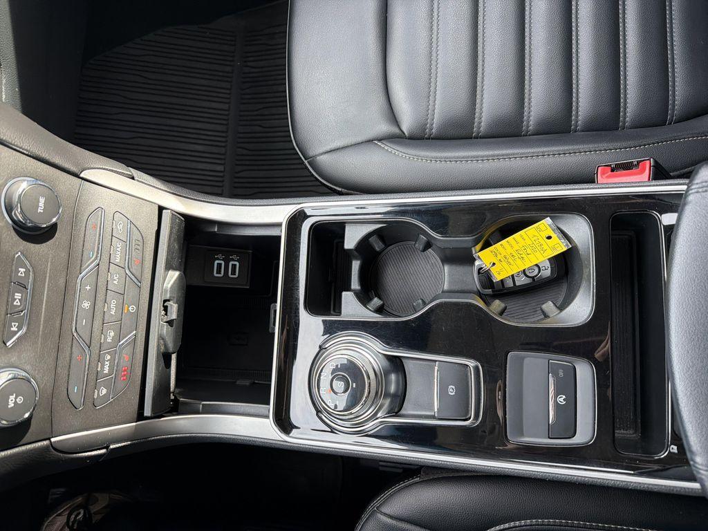 used 2020 Ford Edge car, priced at $14,000