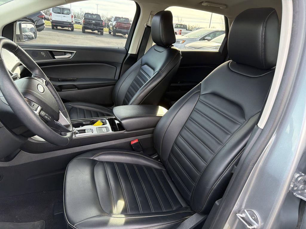 used 2020 Ford Edge car, priced at $14,000
