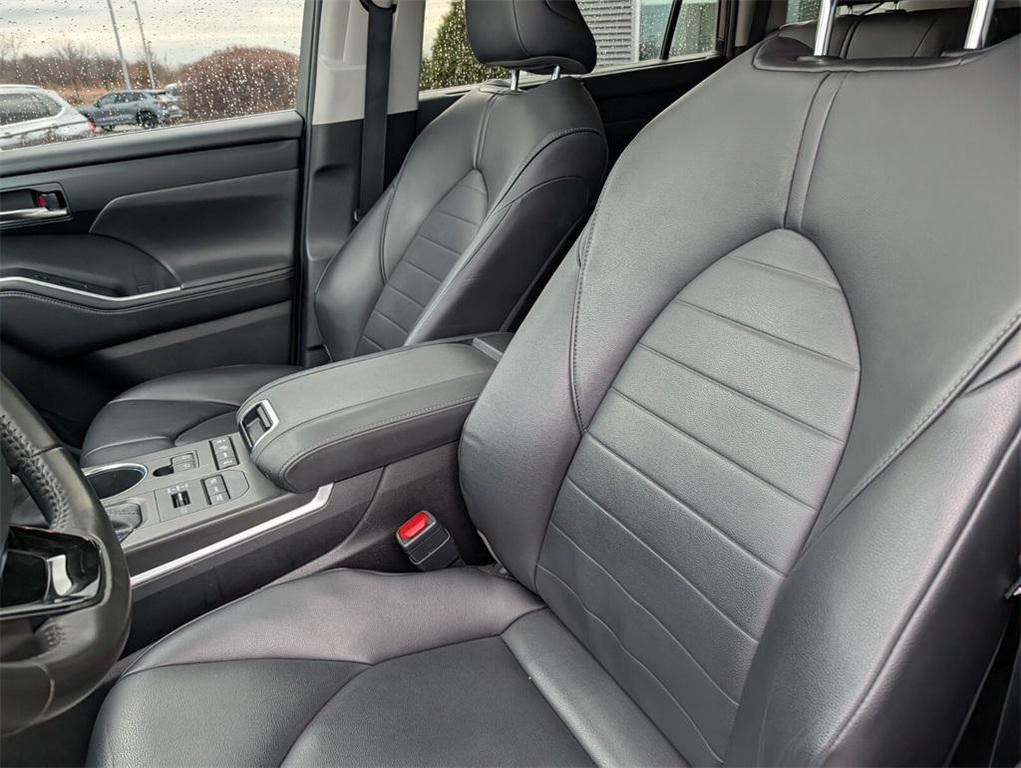 used 2020 Toyota Highlander car, priced at $22,591