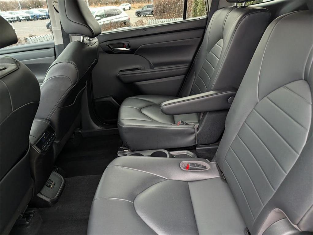 used 2020 Toyota Highlander car, priced at $22,591