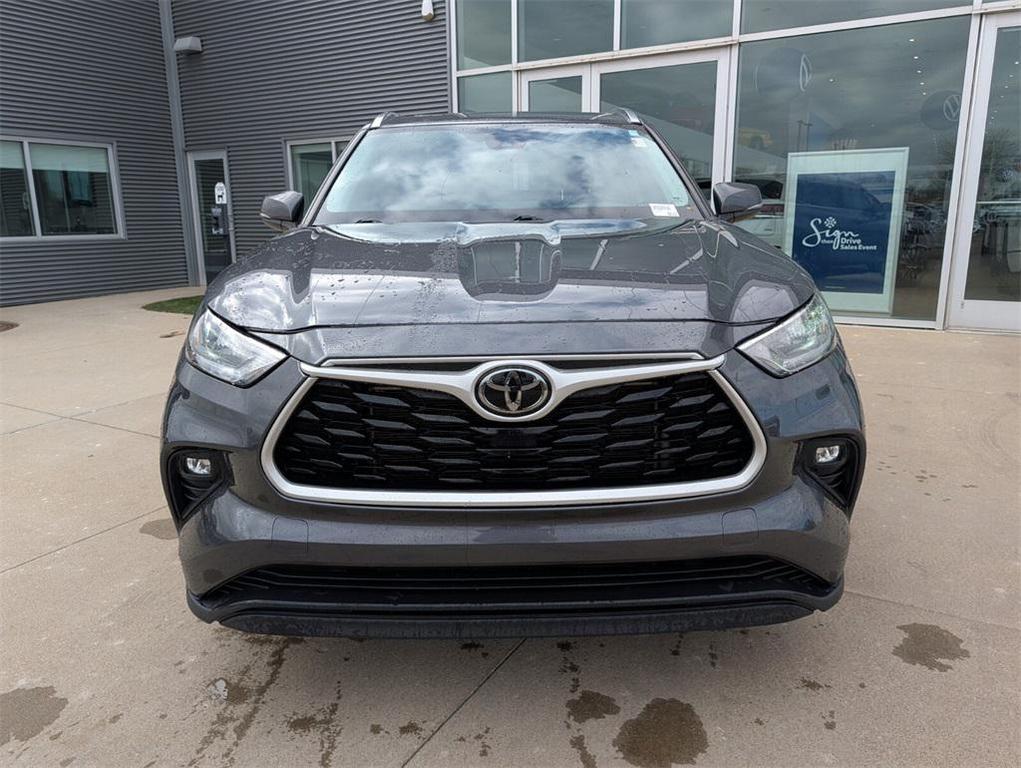 used 2020 Toyota Highlander car, priced at $22,591