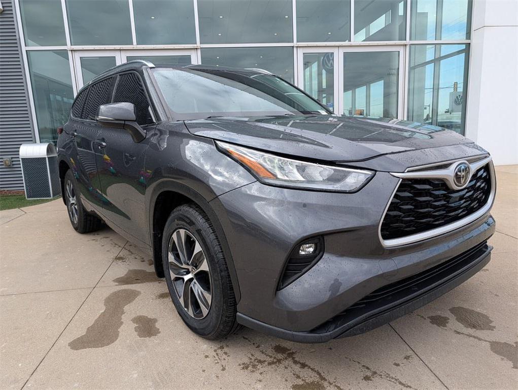 used 2020 Toyota Highlander car, priced at $22,591