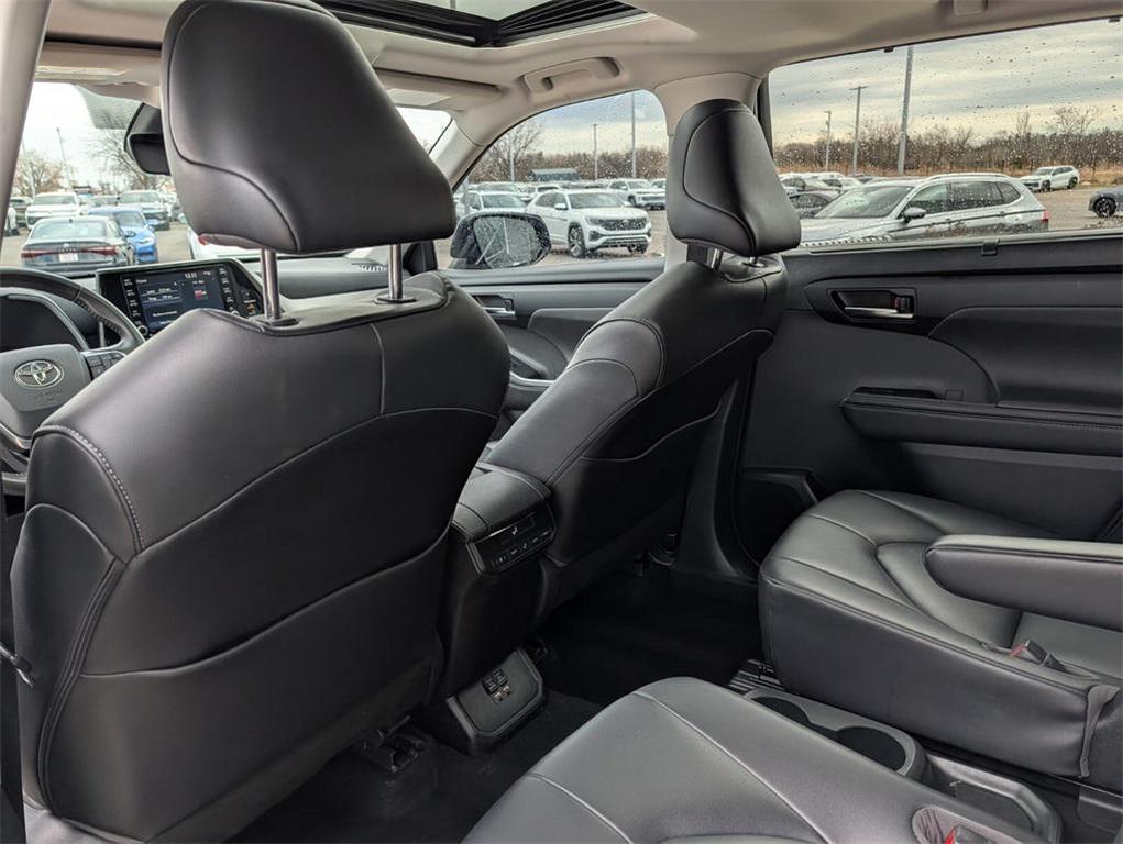 used 2020 Toyota Highlander car, priced at $22,591