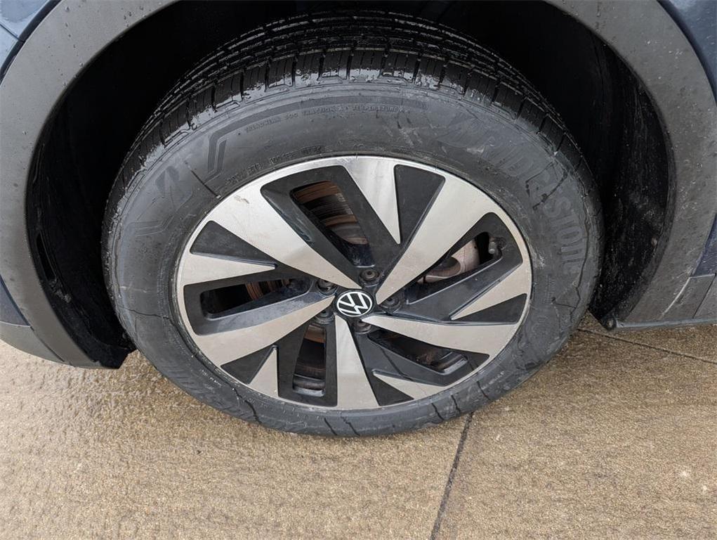 used 2023 Volkswagen ID.4 car, priced at $20,491