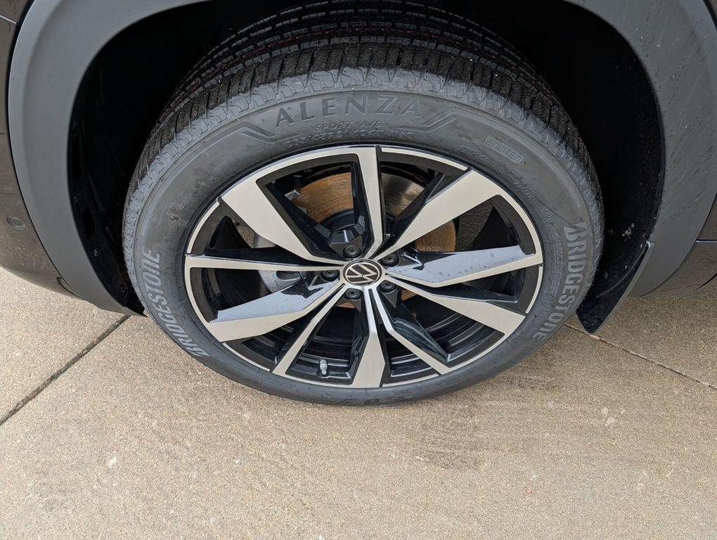 new 2026 Volkswagen Atlas Cross Sport car, priced at $49,760