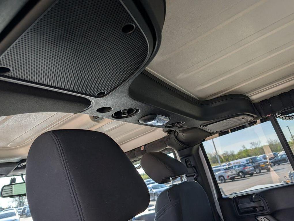 used 2015 Jeep Wrangler Unlimited car, priced at $18,291