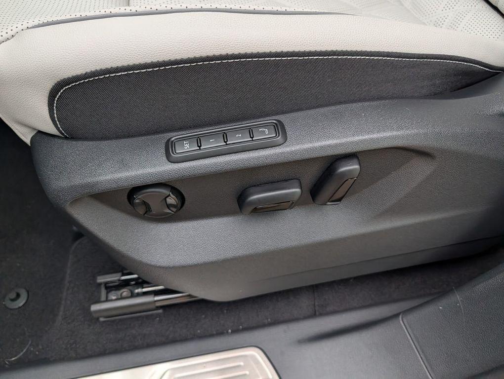 new 2026 Volkswagen Atlas Cross Sport car, priced at $51,406