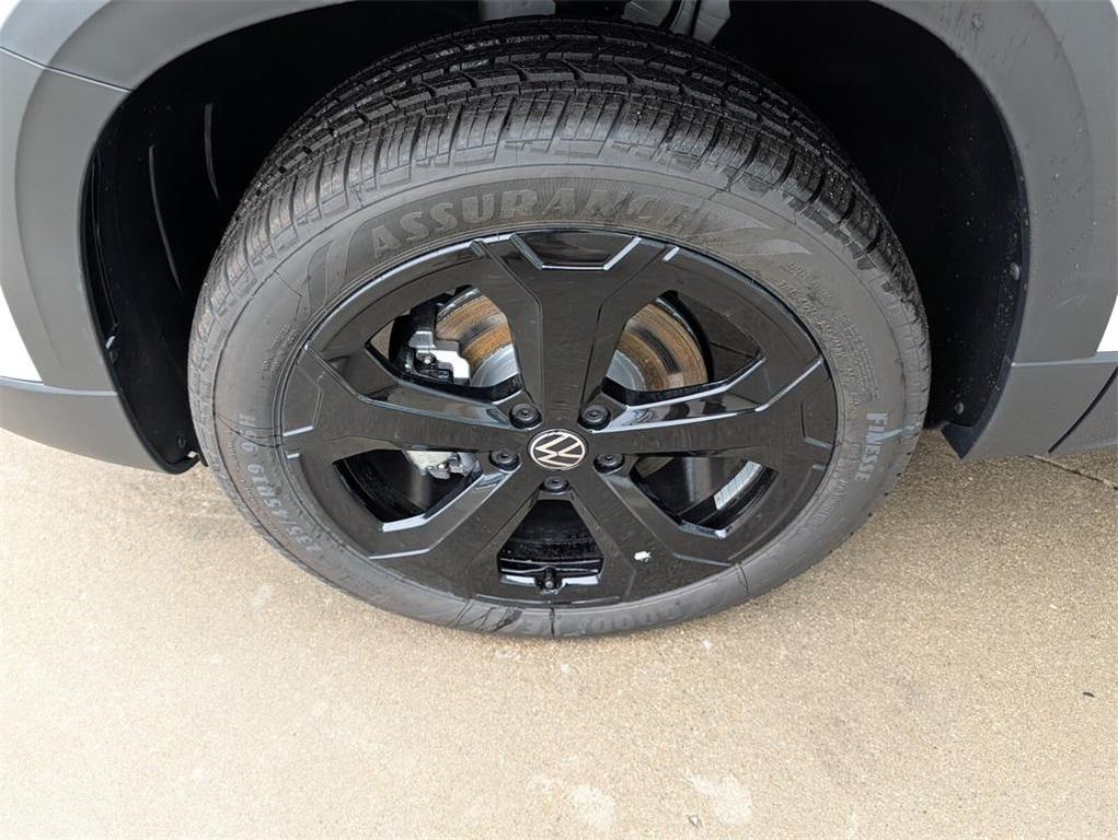 new 2026 Volkswagen Taos car, priced at $33,997