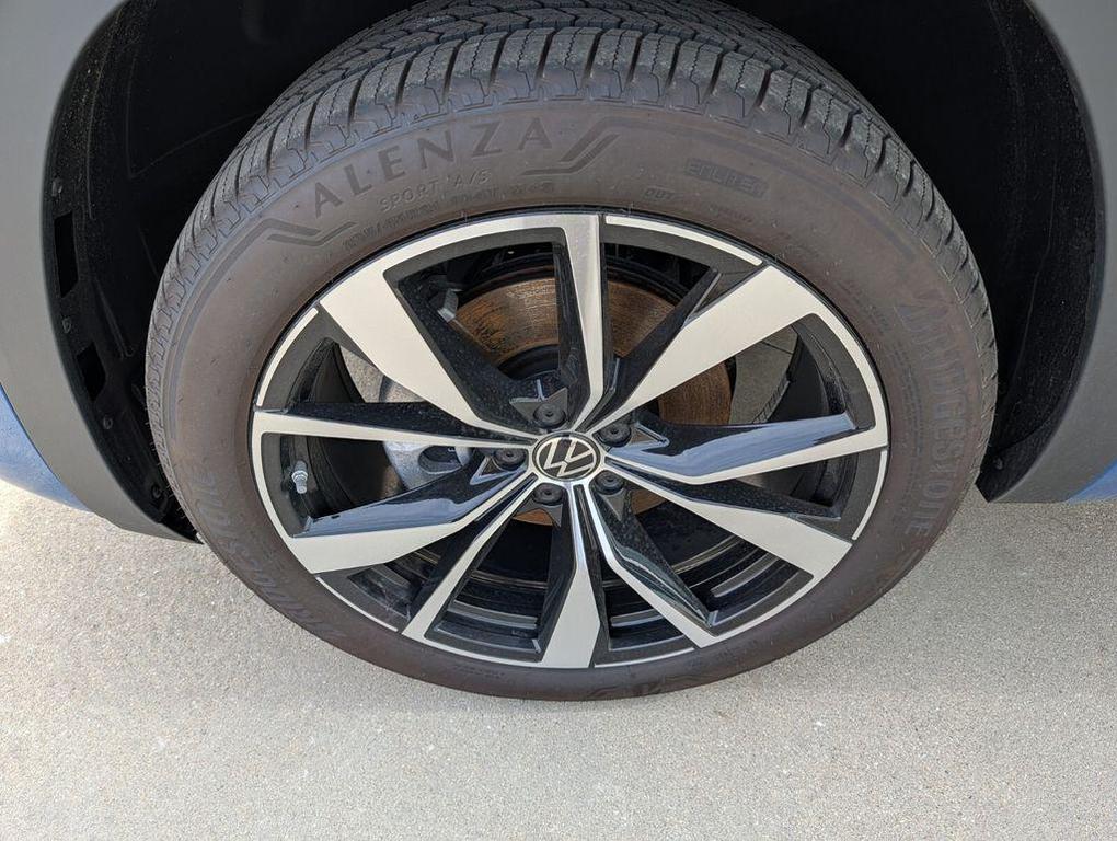 new 2026 Volkswagen Atlas Cross Sport car, priced at $49,541