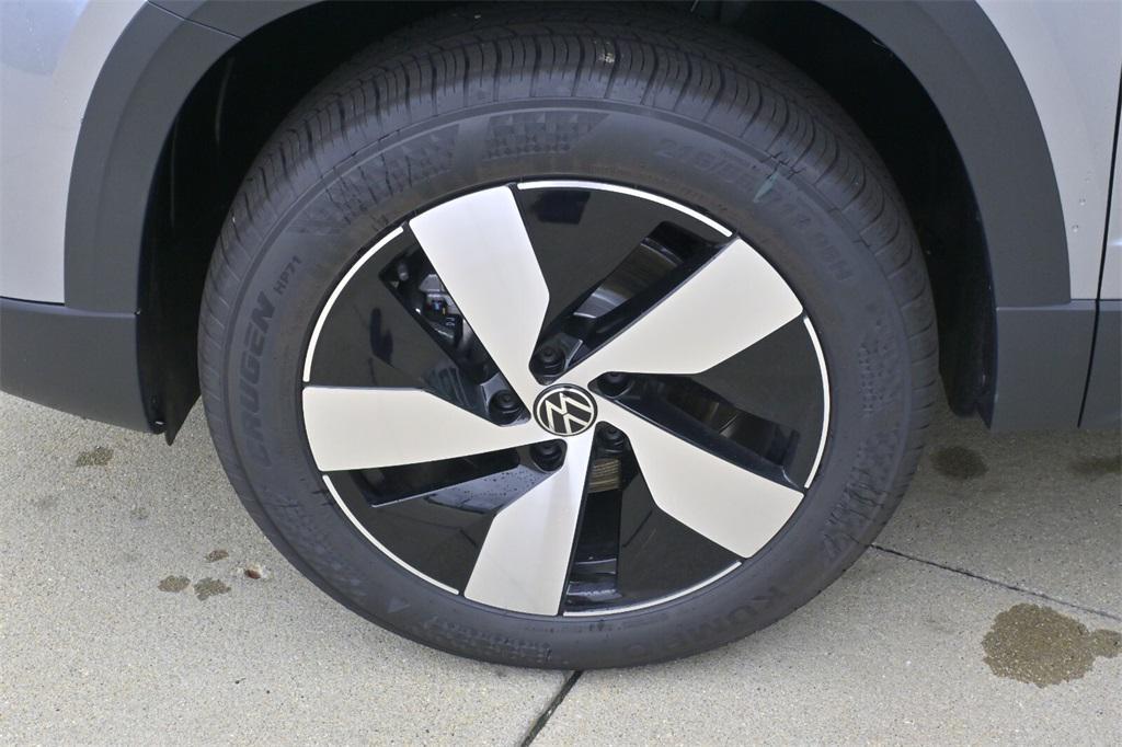new 2025 Volkswagen Taos car, priced at $24,044
