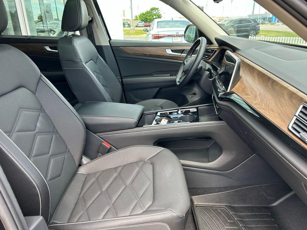used 2026 Volkswagen Atlas car, priced at $42,991