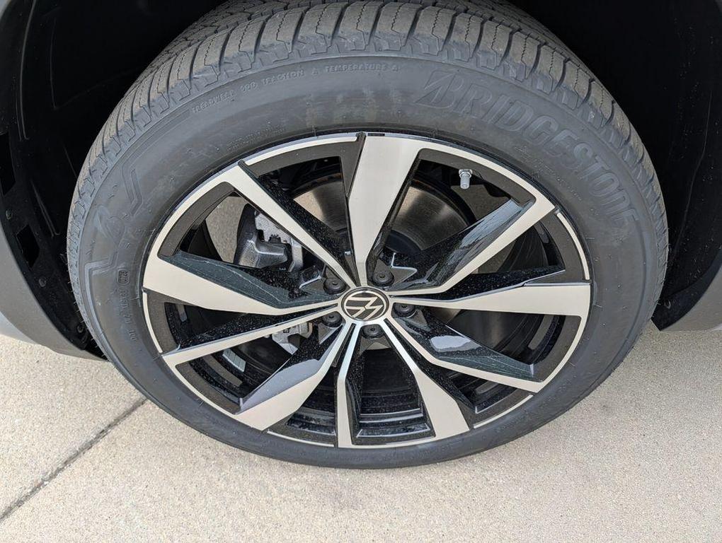 new 2026 Volkswagen Atlas car, priced at $50,955
