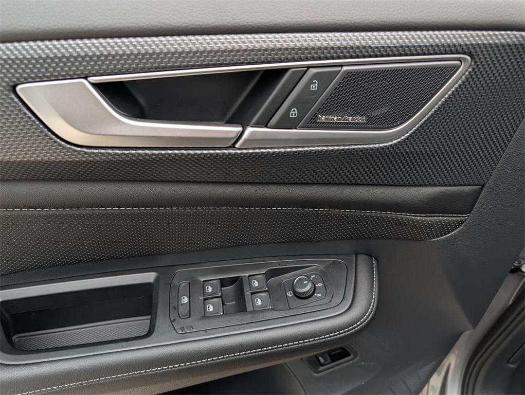 new 2026 Volkswagen Atlas Cross Sport car, priced at $51,919