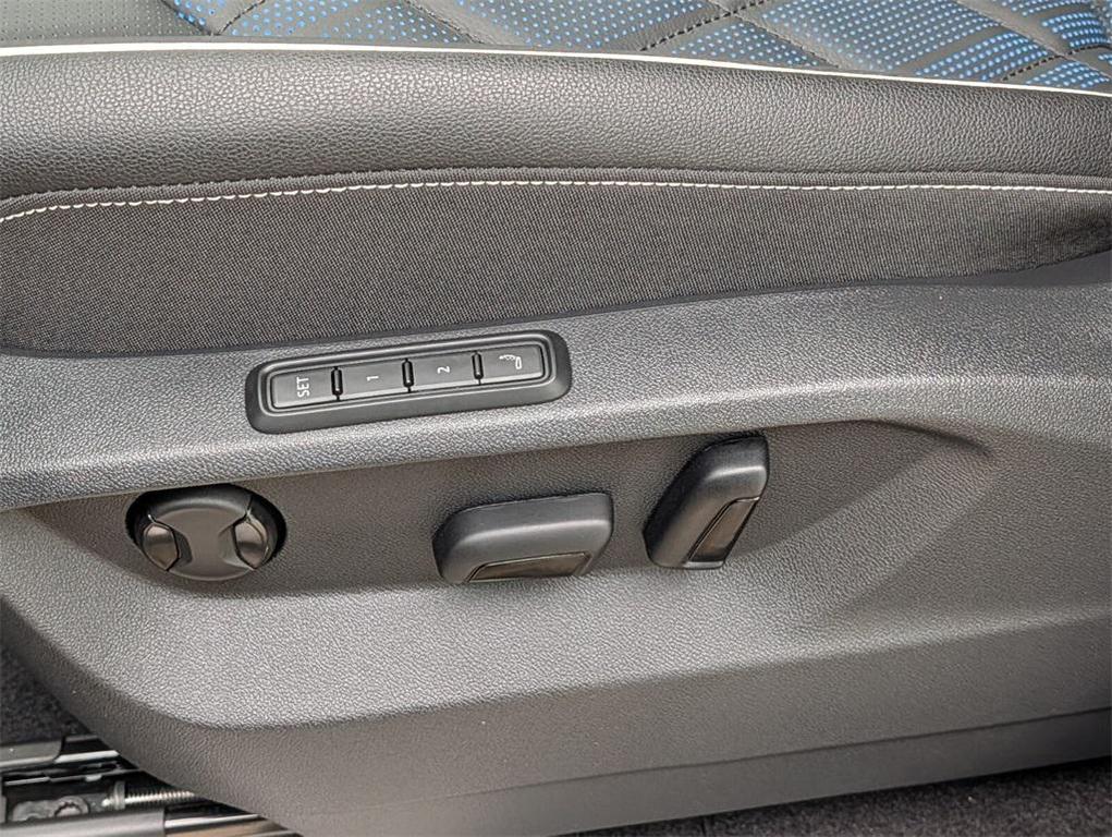 new 2026 Volkswagen Atlas Cross Sport car, priced at $51,919