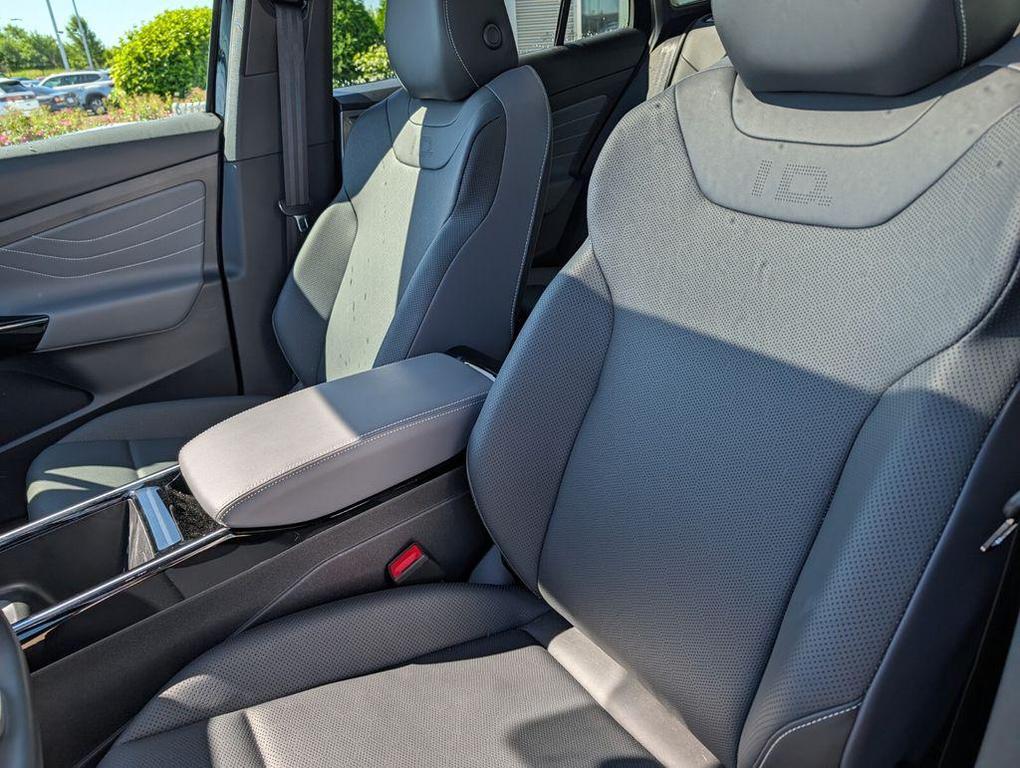 used 2025 Volkswagen ID.4 car, priced at $38,991
