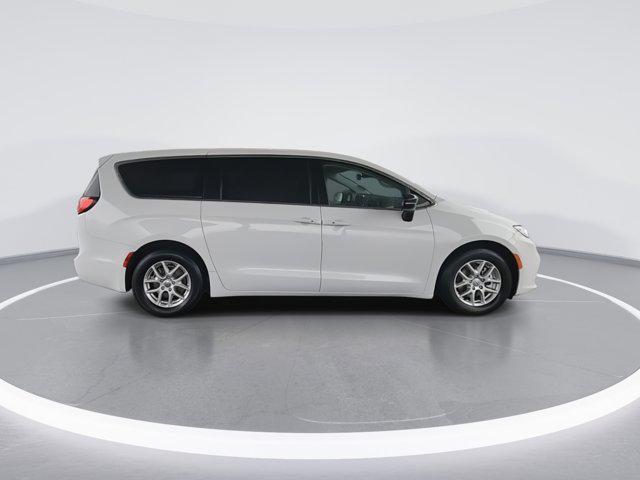 used 2024 Chrysler Pacifica car, priced at $25,669