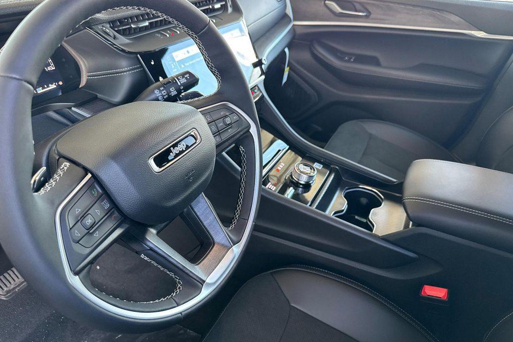 new 2026 Jeep Grand Cherokee car, priced at $37,792