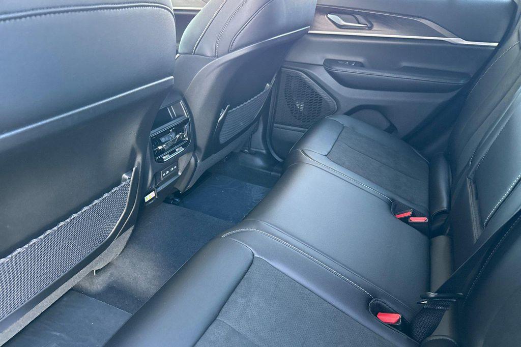 new 2026 Jeep Grand Cherokee car, priced at $37,792