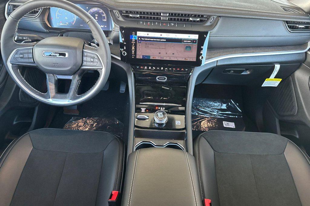 new 2026 Jeep Grand Cherokee car, priced at $37,792