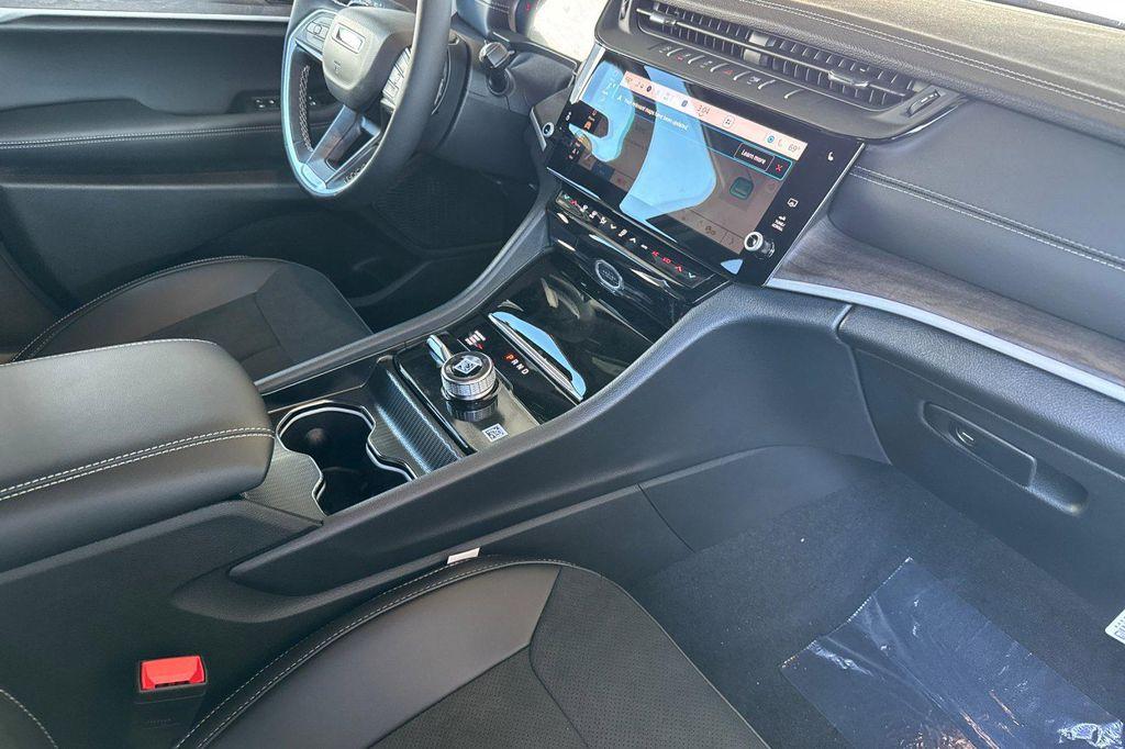 new 2026 Jeep Grand Cherokee car, priced at $37,792