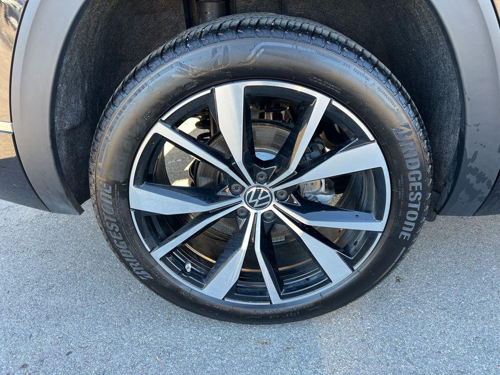 used 2024 Volkswagen Atlas car, priced at $40,598