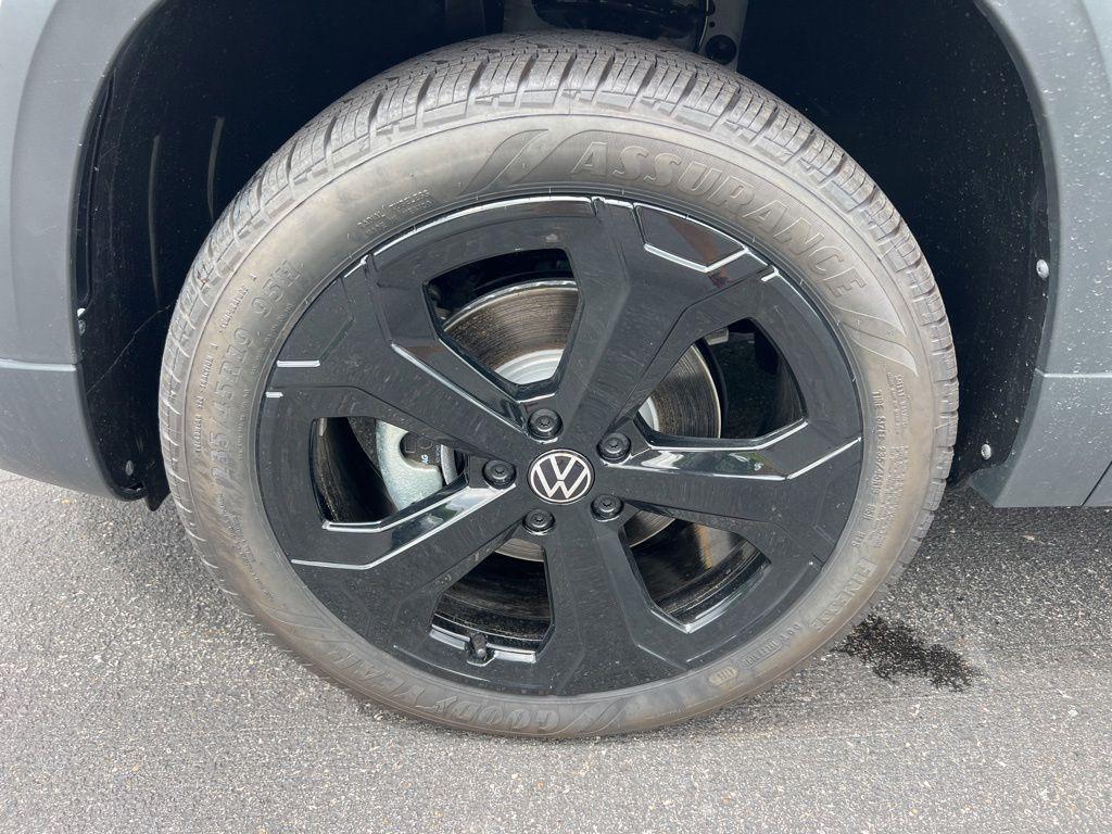 new 2026 Volkswagen Taos car, priced at $35,691