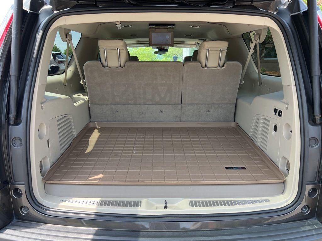 used 2020 Cadillac Escalade ESV car, priced at $35,900