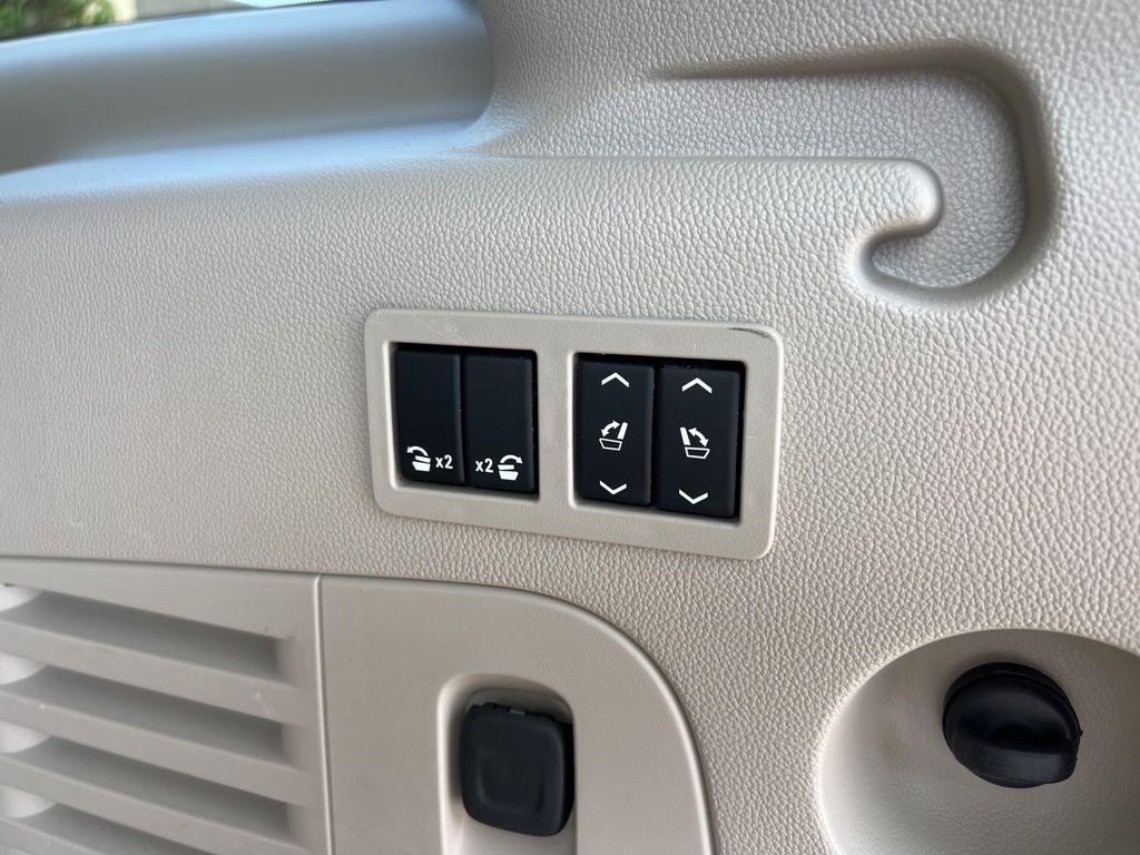 used 2020 Cadillac Escalade ESV car, priced at $35,900