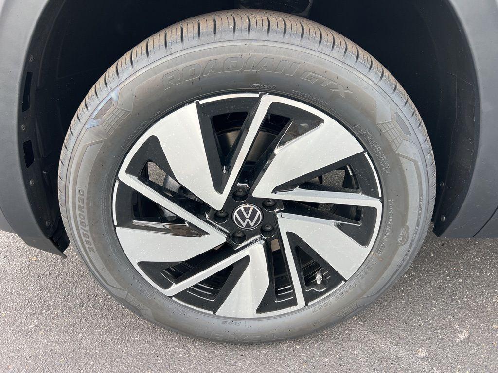 new 2026 Volkswagen Atlas car, priced at $48,007