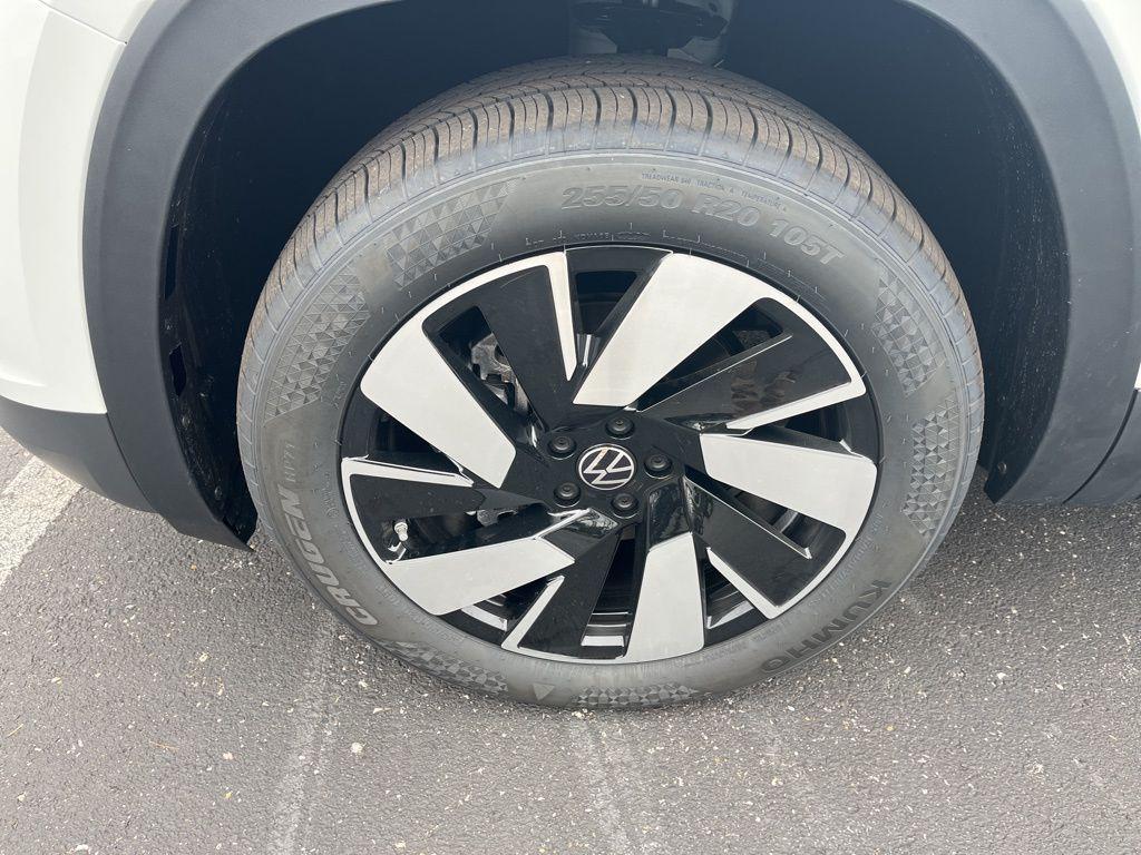 new 2026 Volkswagen Atlas Cross Sport car, priced at $45,506