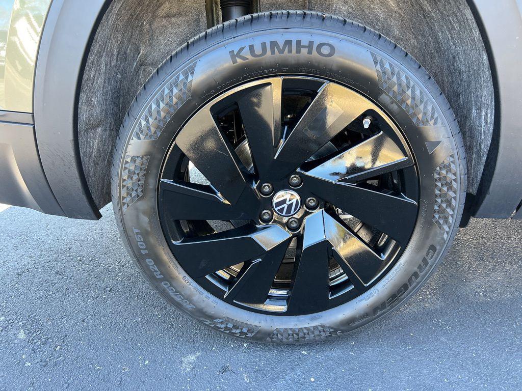 new 2026 Volkswagen Atlas car, priced at $48,147