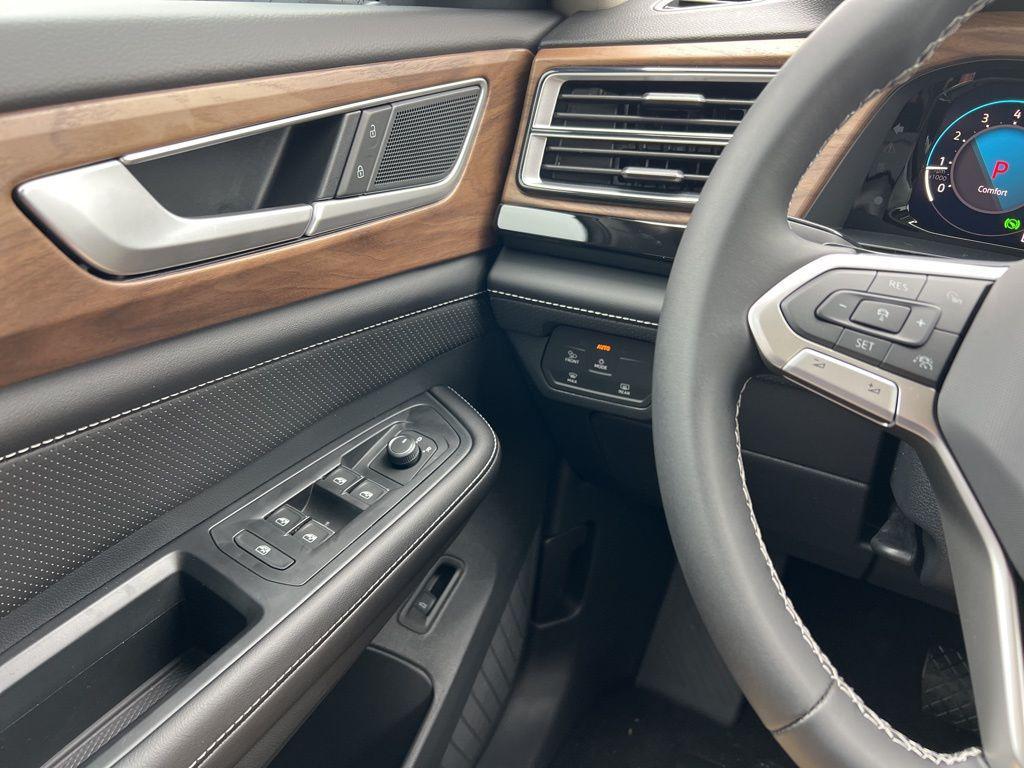 new 2026 Volkswagen Atlas car, priced at $48,377