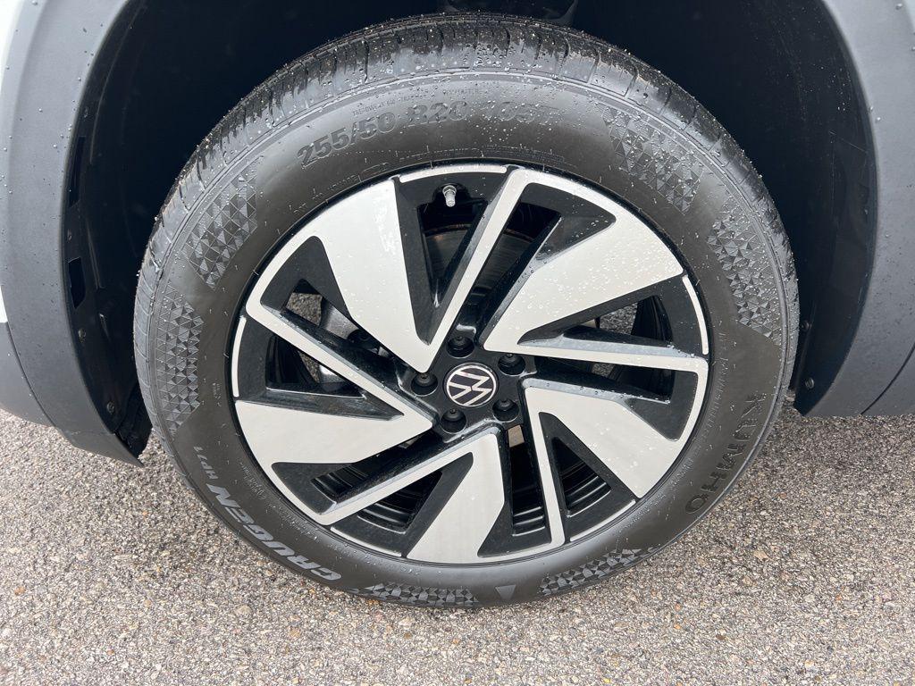 new 2026 Volkswagen Atlas car, priced at $48,377