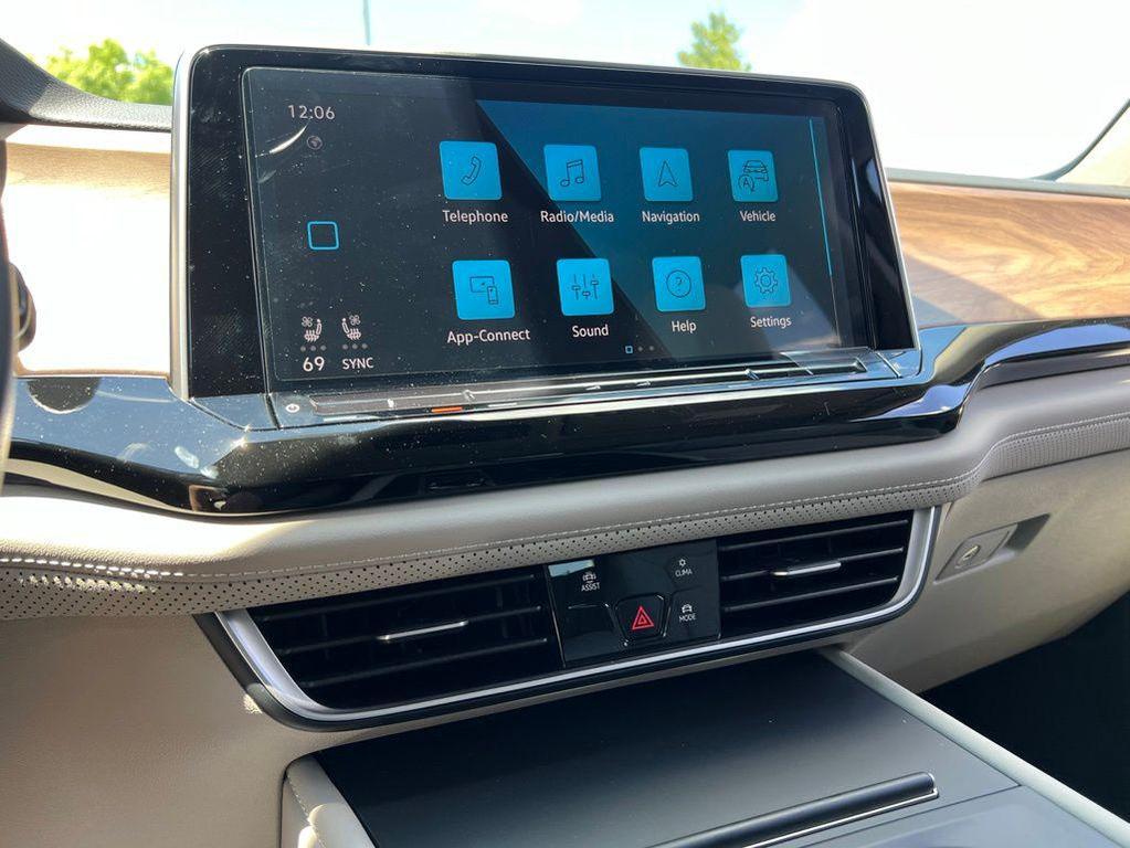 new 2026 Volkswagen Atlas car, priced at $38,351