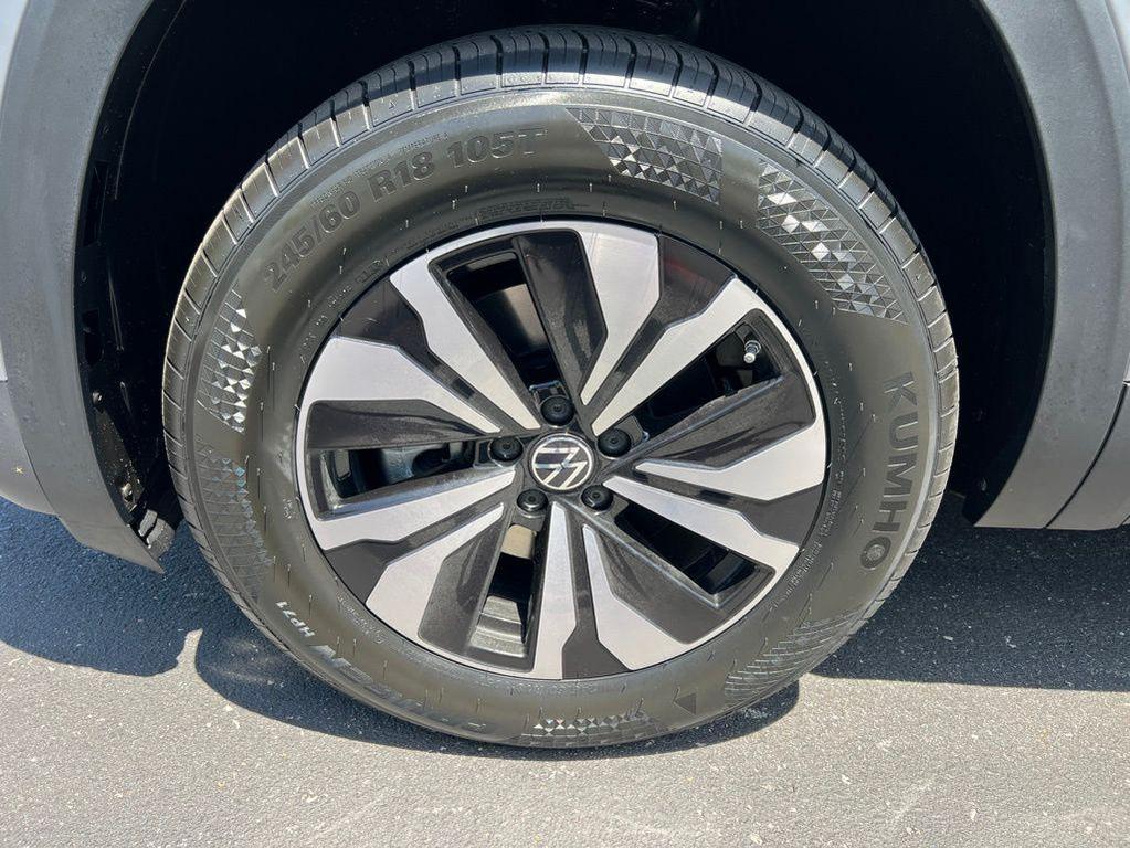 new 2026 Volkswagen Atlas car, priced at $38,351
