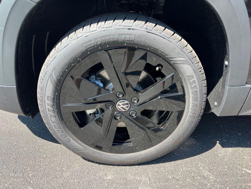 new 2026 Volkswagen Taos car, priced at $33,991