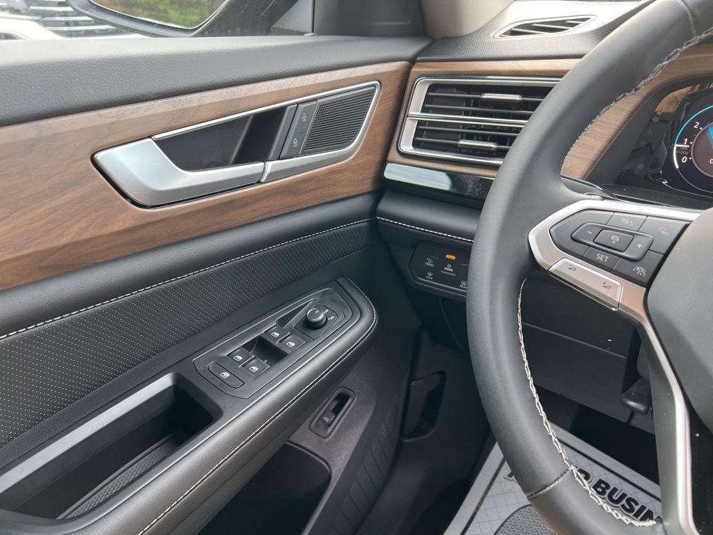 new 2026 Volkswagen Atlas car, priced at $48,004