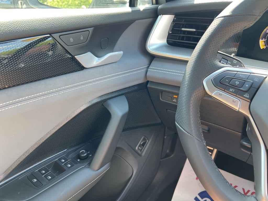 new 2026 Volkswagen Tiguan car, priced at $40,778