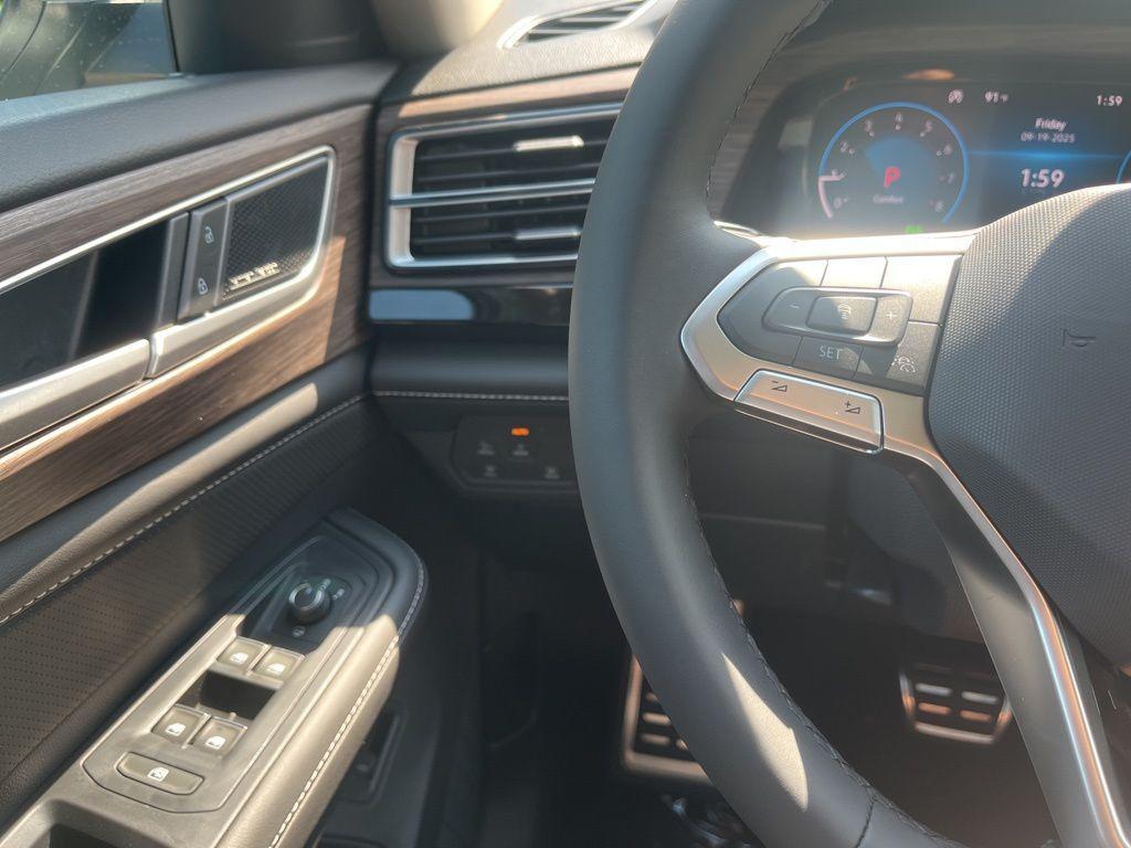 new 2026 Volkswagen Atlas car, priced at $58,402