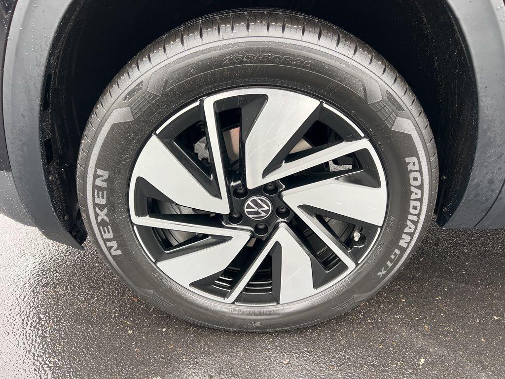 new 2026 Volkswagen Atlas car, priced at $48,247