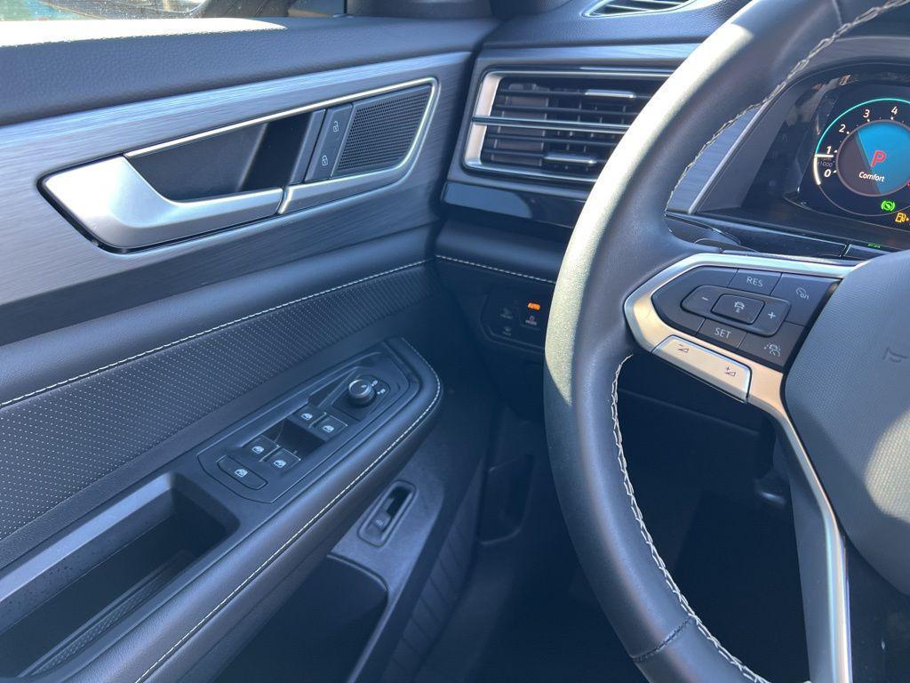 used 2025 Volkswagen Atlas Cross Sport car, priced at $32,995