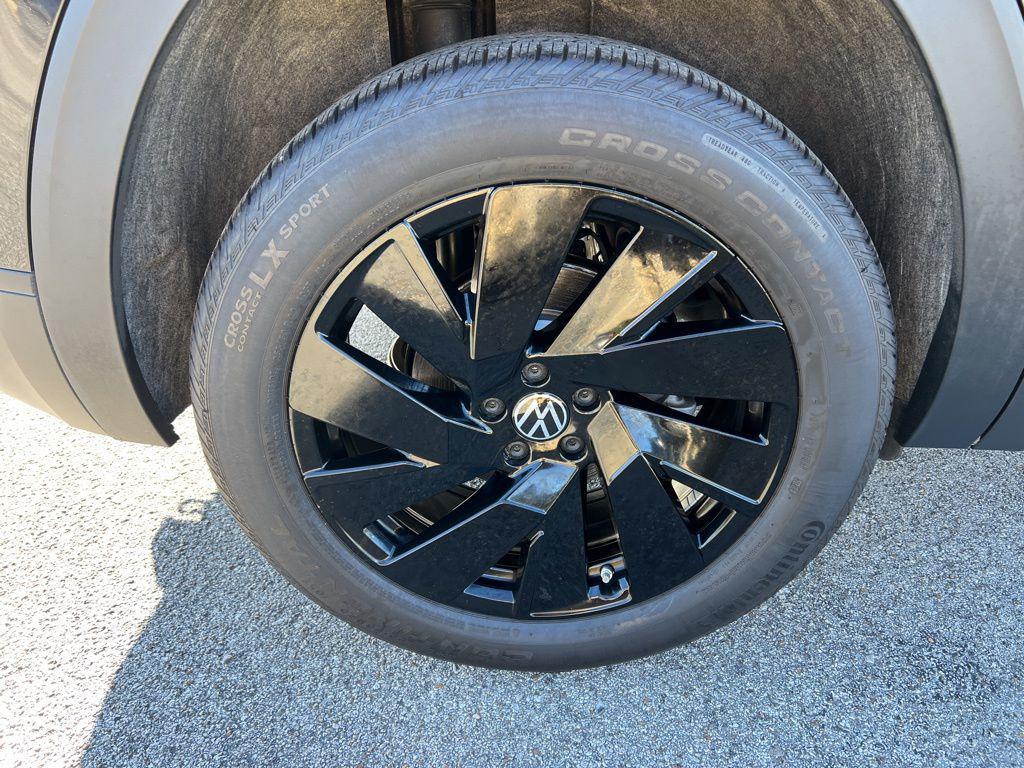 used 2025 Volkswagen Atlas Cross Sport car, priced at $32,995