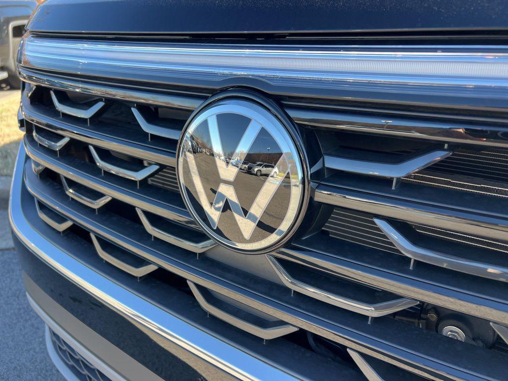 used 2025 Volkswagen Atlas Cross Sport car, priced at $32,995