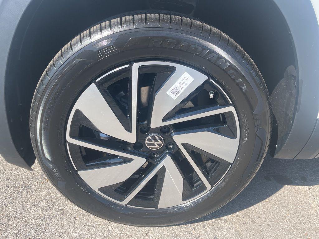 new 2026 Volkswagen Atlas car, priced at $53,392