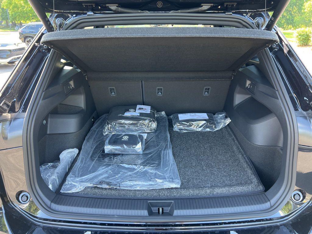 new 2026 Volkswagen Tiguan car, priced at $37,823