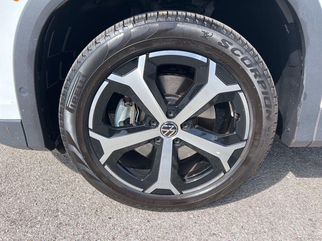 used 2025 Volkswagen Tiguan car, priced at $30,934